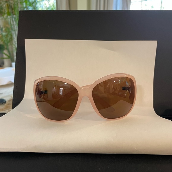 Gucci Chic Pink Sunglasses - Picture 1 of 4